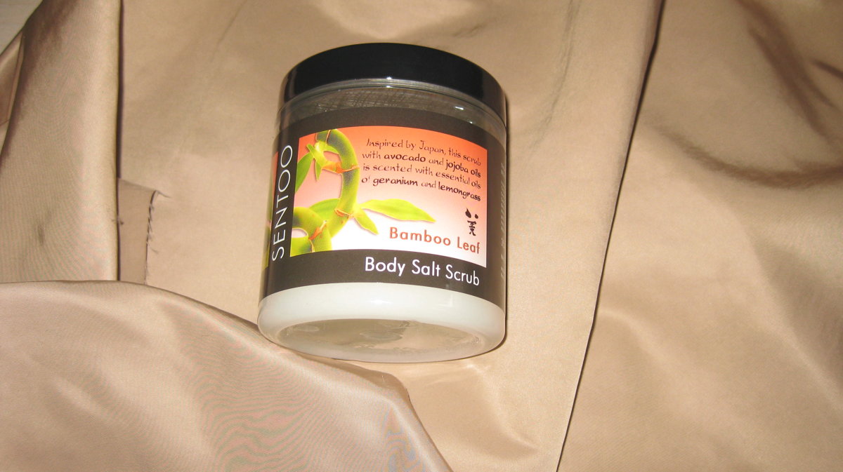 Aromatingas kūno šveitiklis su eteriniais aliejais 350 gr (įvairių kvapų)